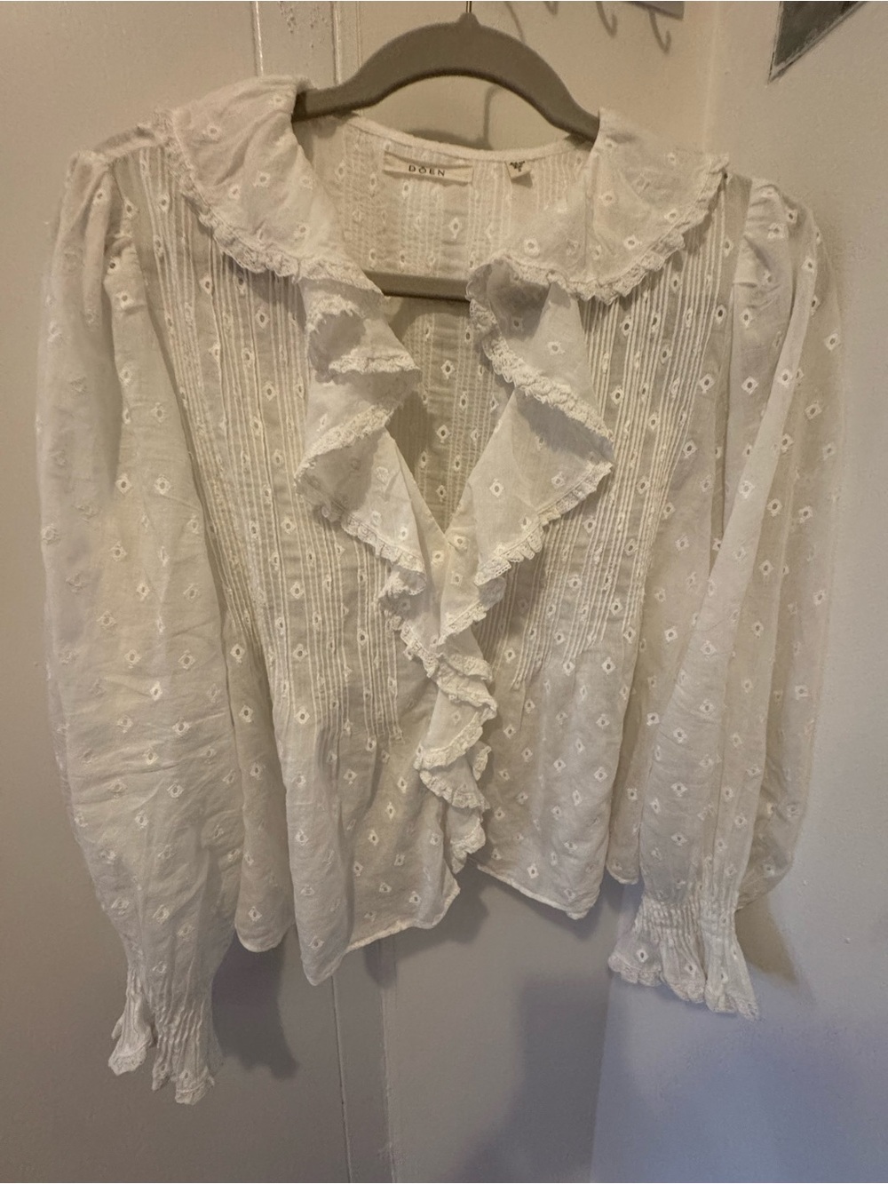 NWOT Dôen White Ruffled Hardy Top with Cutouts PLS READ DESCRIPTION!!! - Picture 4 of 5